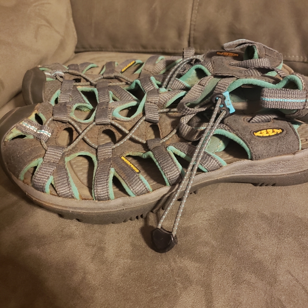 KEEN Women's Closed-Toe Whisper Sandals